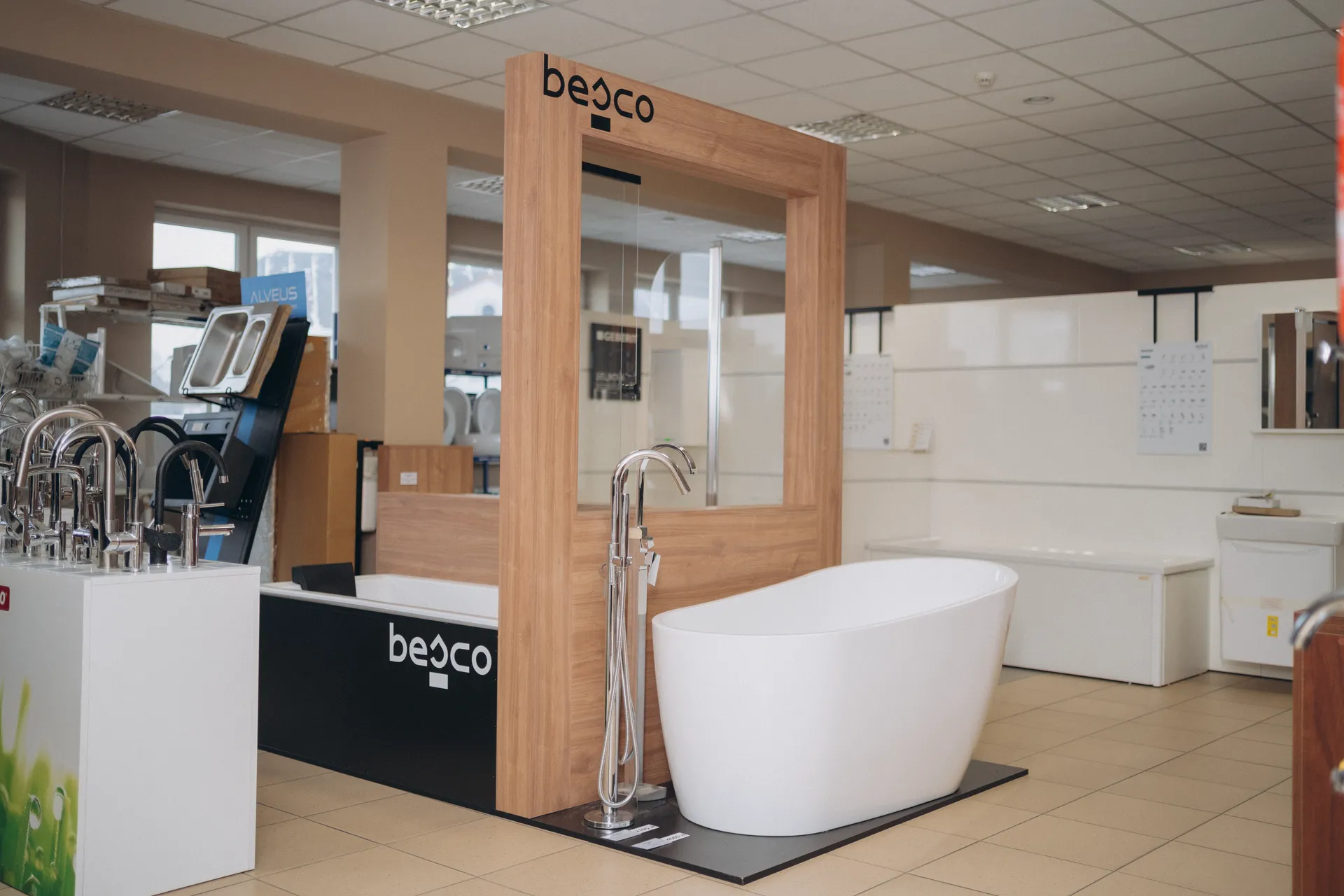 Ekspozycja urządzeń w salonie TEBAR Opoczno