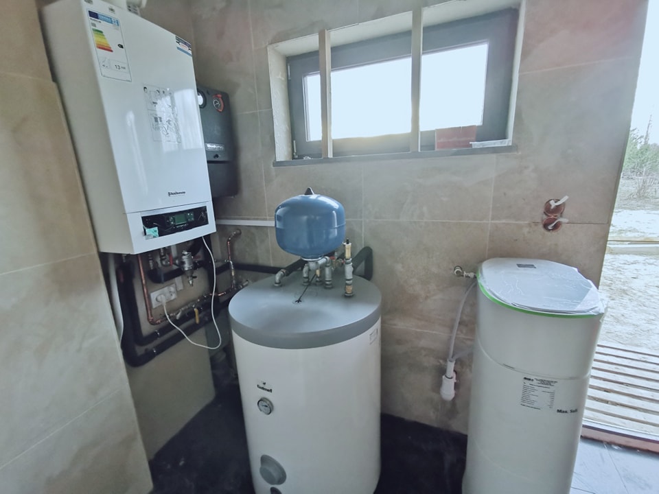 Kompletna kotłownia gazowa z kotłem Buderus, zasobnikiem CWU i zmiękczaczem wody - realizacja TEBAR Opoczno