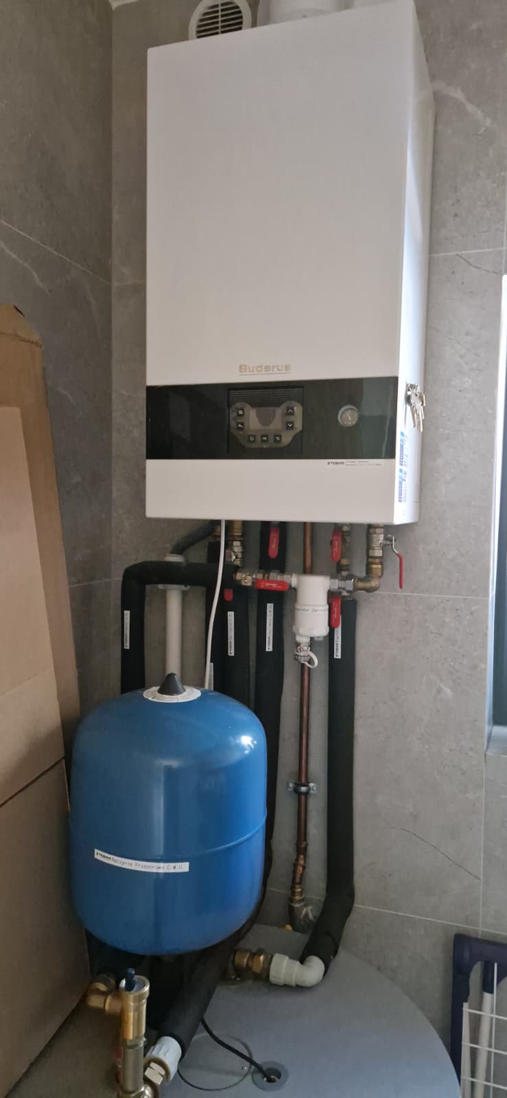 Kotłownia gazowa z podziemną butlą gazową 2700l i kotłem Buderus GB122i - realizacja TEBAR Opoczno