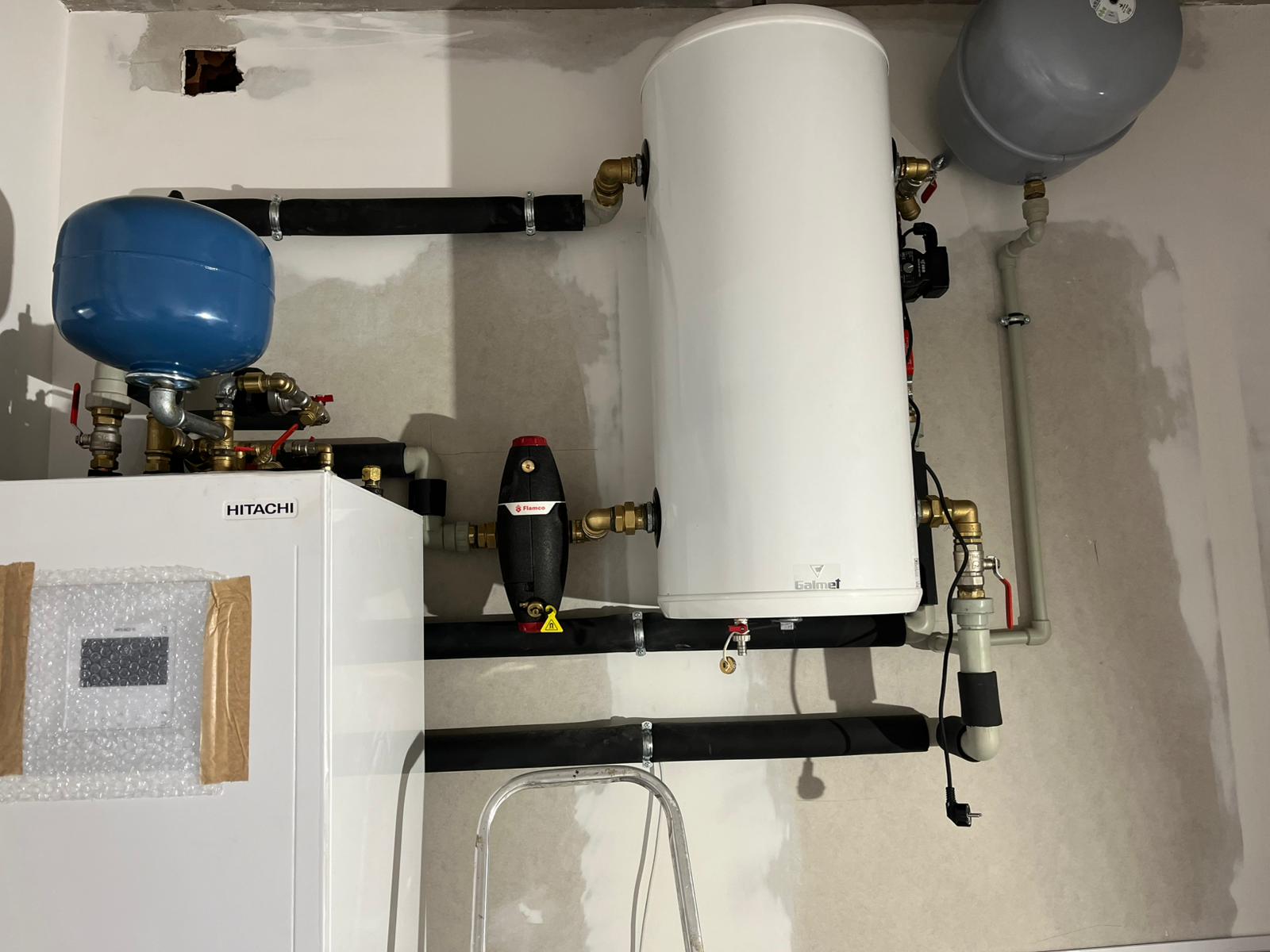 Dostawa i montaż pompy ciepła Hitachi Yutaki S Combi - realizacja TEBAR Opoczno