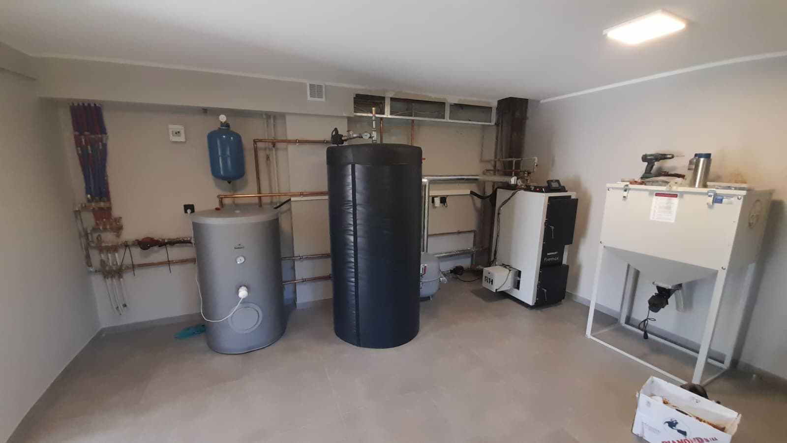 Dostawa i montaż kotła pelletowego Rakoczy z buforem ciepła o pojemności 500l - realizacja TEBAR Opoczno